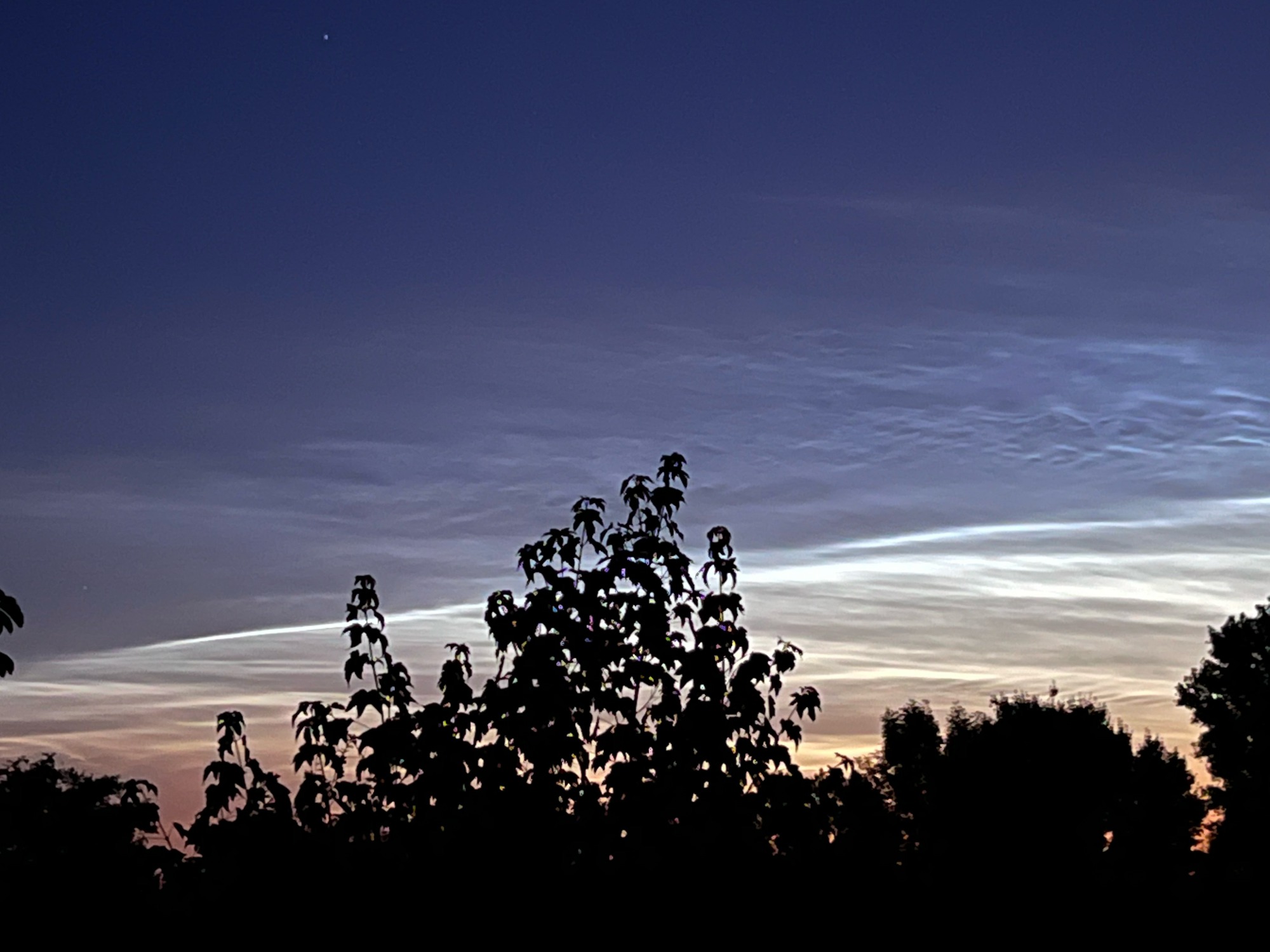 NachtleuchtendeWolken 20220705 0149 3UT
