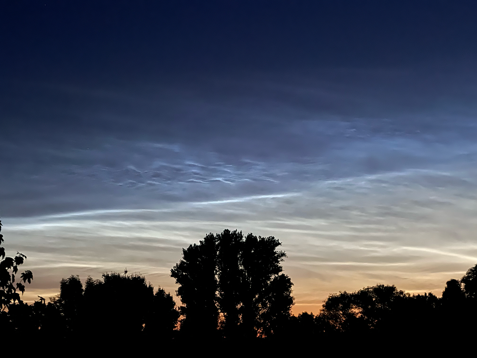 NachtleuchtendeWolken 20220705 0149 4UT