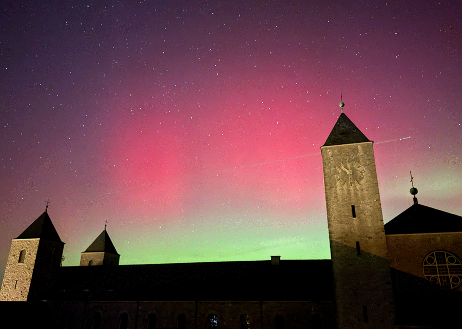 Polarlicht Abteikirche 20260119 2131UT 2134UT