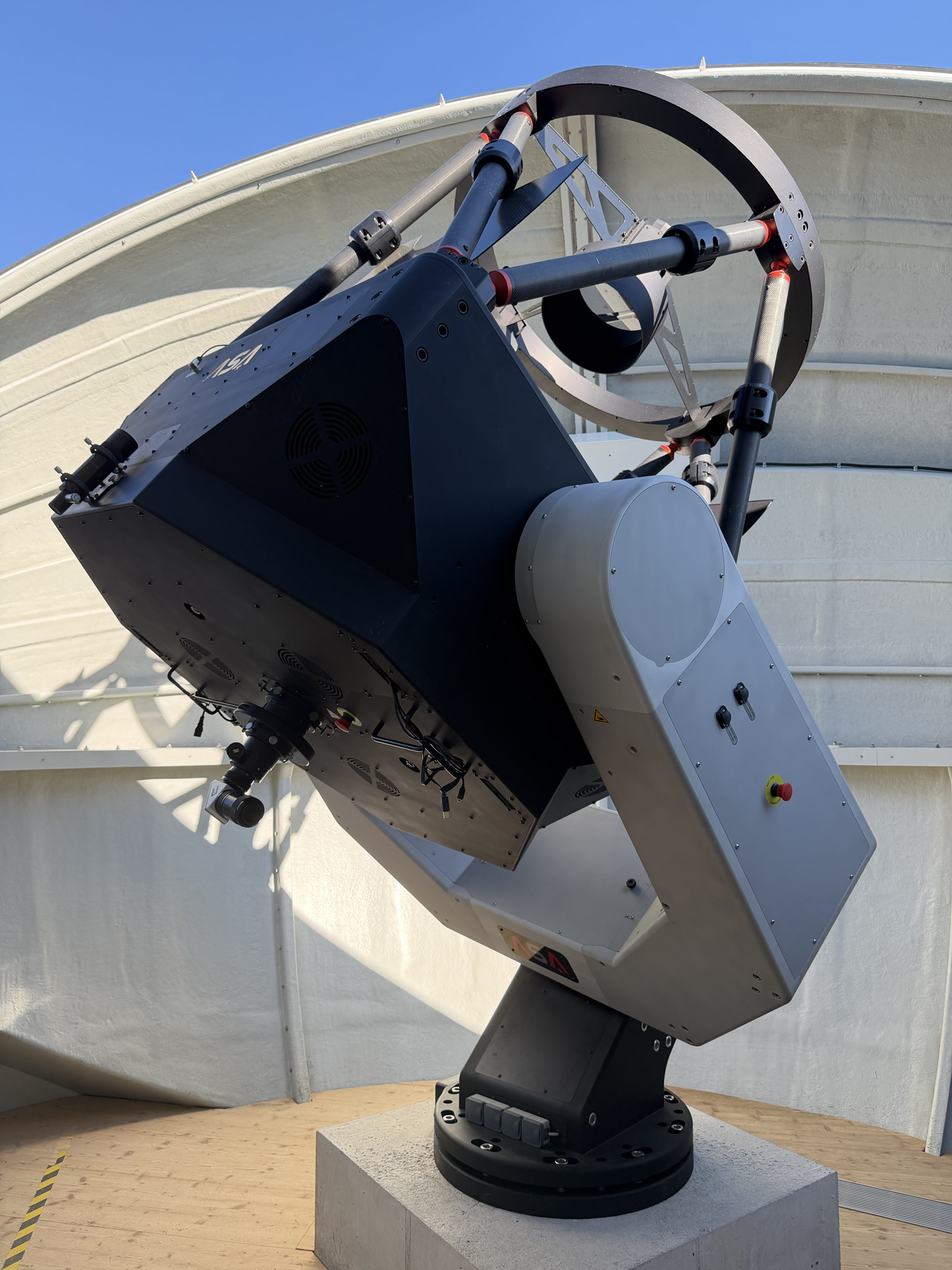 Das 1 m - Teleskop der VEGA-Sternwarte