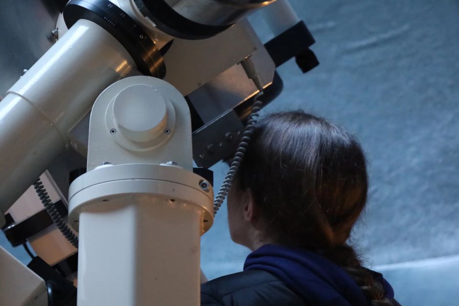 Schülerin am Teleskop, Matthias Gahr